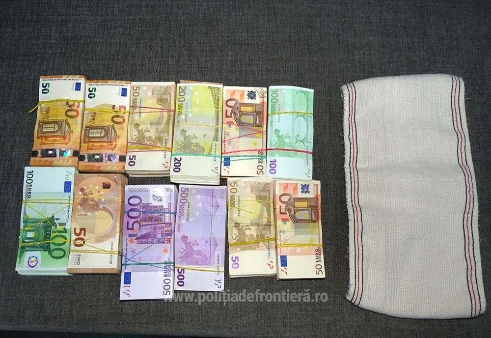 A vrut să plece din țară cu aproape 250.000 de euro ascunși sub haină