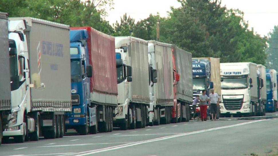 Vama Giurgiu, blocată de TIR-uri, la ieșirea spre Bulgaria. Cozile se întind pe 5 kilometri