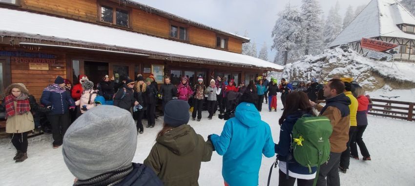 Hora Unirii s-a dansat la peste 1700 de metri altitudine 