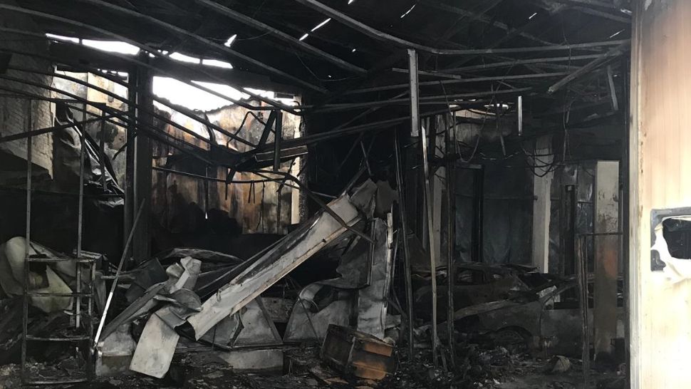 Ce a rămas din service-ul auto înghițit de flăcări, de pe Șoseaua Fundeni, din Capitală - IMAGINI ȘOCANTE