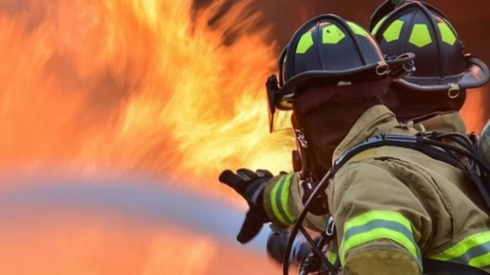 Incendiu VIOLENT la Miercurea Ciuc în prima zi de Crăciun. Trei persoane internate de urgență