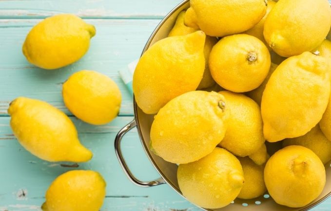 Motivul pentru care trebuie să aplici lămâie pe clanţele ferestrelor şi uşilor din casă. Trucul secret al gospodinelor iscusite 