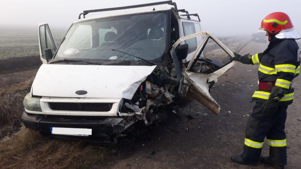 VIDEO Două persoane rănite într-un accident rutier, în județul Olt