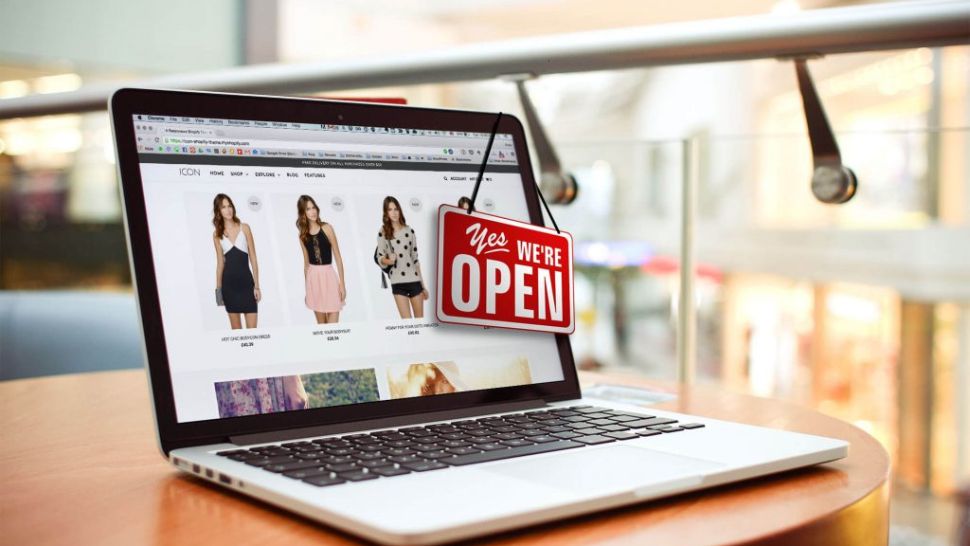 Ce mai caută românii pe Internet? „Pulover urât de Crăciun”, "bomboane stricate", "piscină în pungă"!