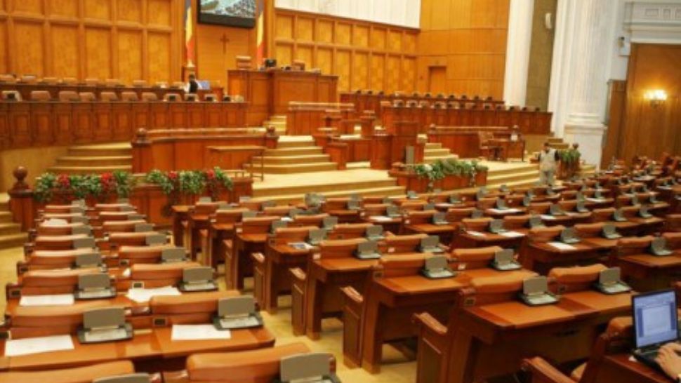 Măsuri pentru protejarea aleșilor de coronavirus. Urnele și bilele pentru învestirea Guvernului Cîțu au fost dezinfectate 