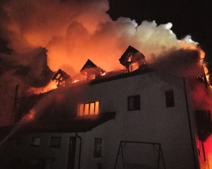 Pensiune mistuită de flăcări, în Vama Buzăului