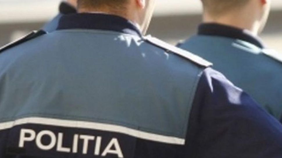 Minor ACOSTAT de un bărbat care căuta o frizerie deschisă. Poliția îl cercetează pe individ pentru lipsire de libertate