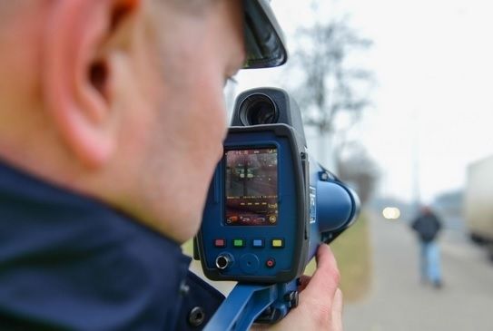 VITEZĂ DEMENȚIALĂ, în localitate! Polițiștilor nu le-a venit să creadă ce au văzut pe RADAR