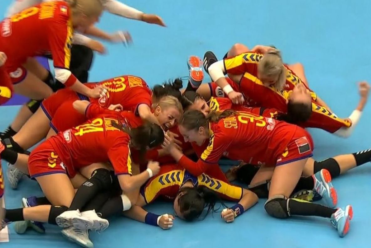 Moment istoric pentru handbalul românesc! Imaginile bucuriei după victoria la limită cu Ungaria
