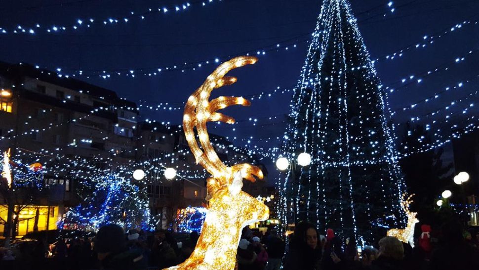 Sărbători fericite! Când începe mersul la colindat de Crăciun 