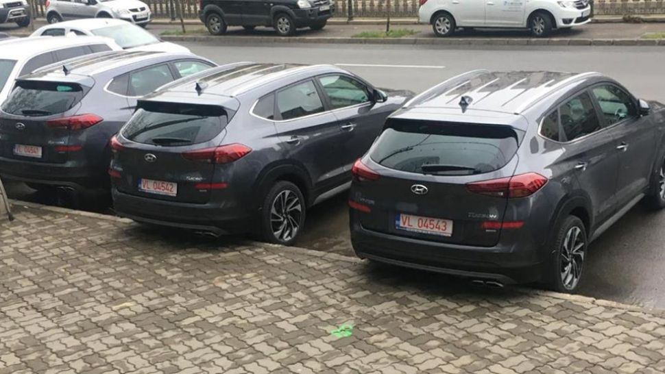 Cu ce îi încălzește primăria pe bucureșteni la iarnă? Cu SUV-uri de aproape 30.000 de euro bucata! Firea ia măsuri!