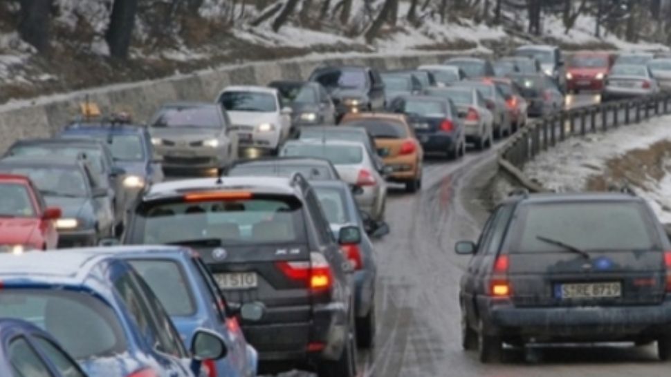 Aglomerație pe DN1! Se circulă cu 20 km/h