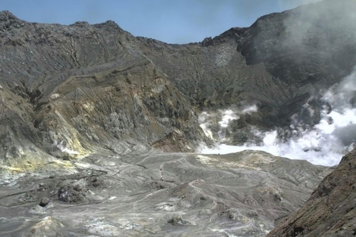 Mai multe persoane dispărute, după erupția unui vulcan 