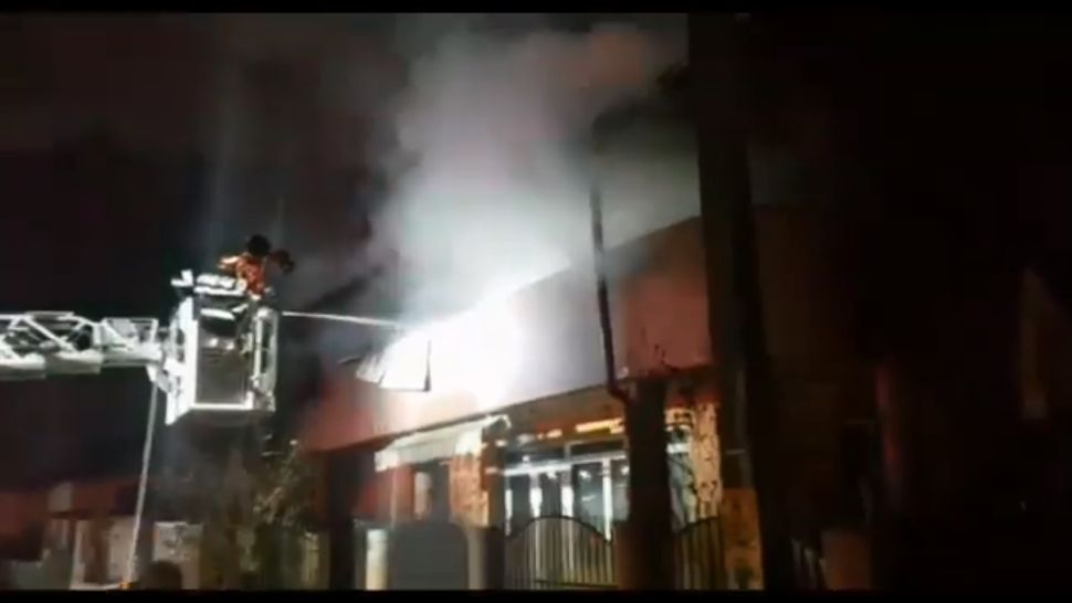 A luat foc casa părinților unei cunoscute cântărețe de muzică populară