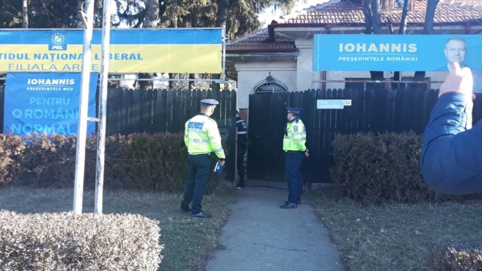 Spargere la sediul PNL Argeș în timpul nopții. Ce-au căutat infractorii