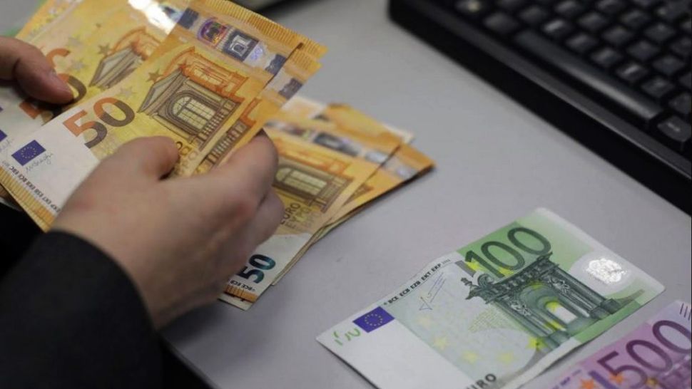 Curs valutar | Euro se apropie de 4,8 lei