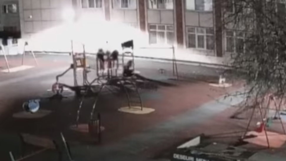  Trei copii distrug un loc de joacă din Brăila. Cum au fost sancţionaţi