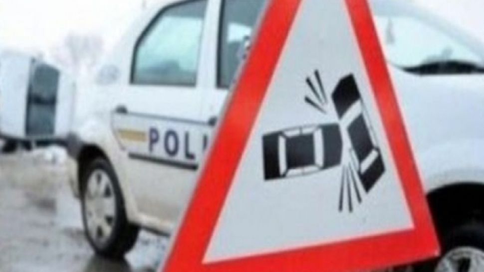 O ambulanţă a Spitalului de Psihiatrie a lovit trei pietoni