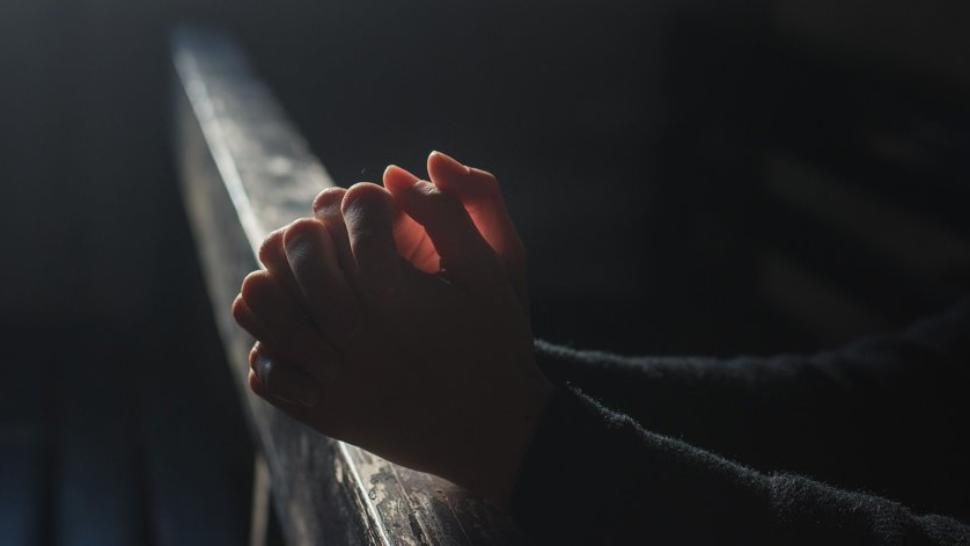 Un băiat de 17 ani, tentativă de viol asupra unei femei de 66 de ani. Ce-a urmat