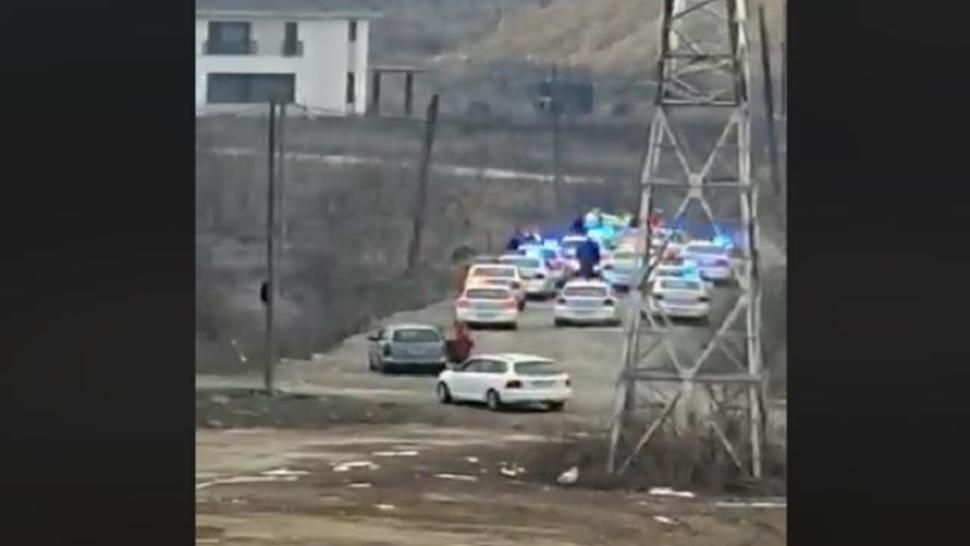 12 maşini de poliţie pe urmele unui şofer fugar! Cum s-a terminat totul
