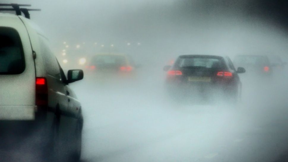 Avertizări meteo nowcasting: Ceață densă și intensificări ale vântului în mai multe județe ale țării