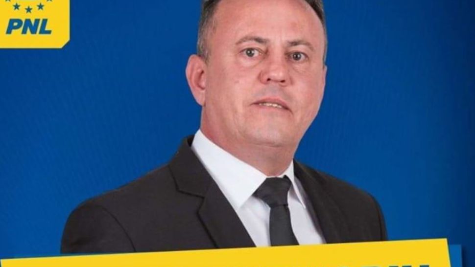 Plângere penală împotriva primarului care a recunoscut că a făcut sex în primărie cu două eleve