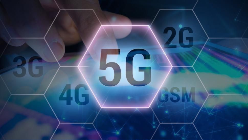 Sute de persoane în centrul Craiovei la un protest contra implementării tehnologiei 5G