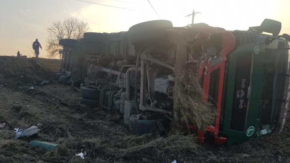 Accident grav între Slatina şi Piteşti soldat cu un mort. Imagini cumplite cu maşinile strivite