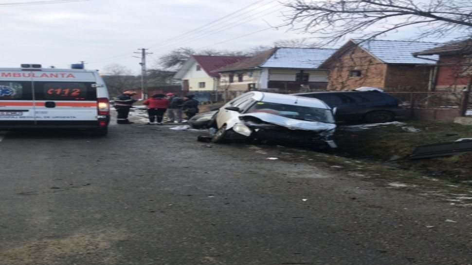 Grav accident în judeţul Cluj. A fost solicitat şi un elicopter SMURD