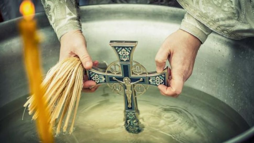 BOBOTEAZA 2020 // Cât timp se poate folosi AGHEASMA. Cum folosim CORECT apa sfințită