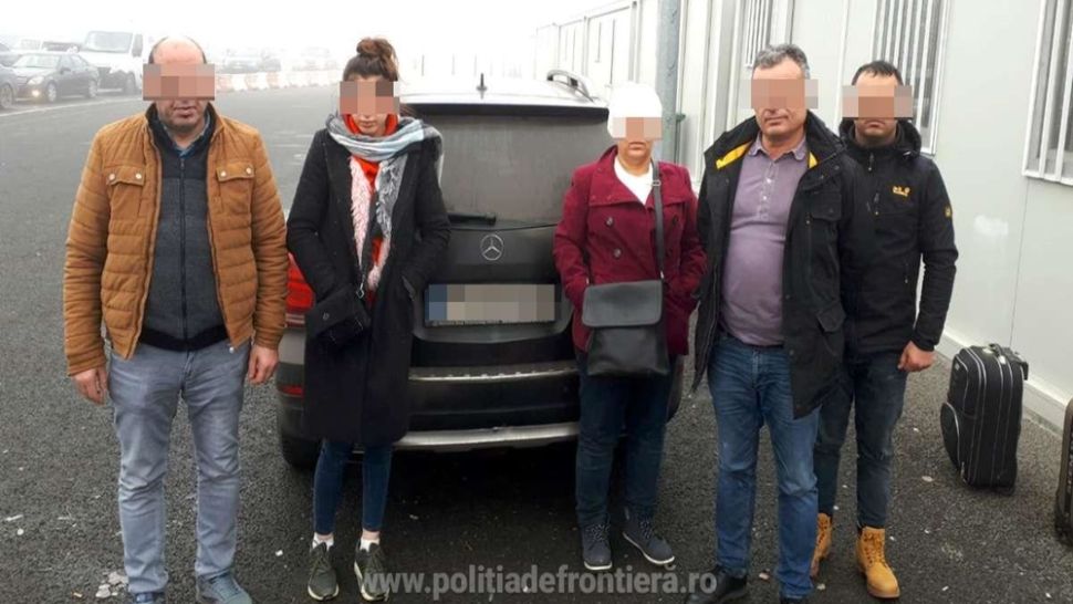 Acte de identitate false de 8.000 de euro, vehiculate la frontiera de pe autostrada Nădlac-Arad