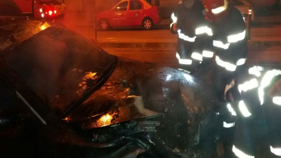  Mașină incendiată în municipiul Botoșani