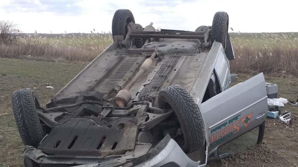 Accident spectaculos, în Brăila: rănit grav, după ce s-a răsturnat cu mașina