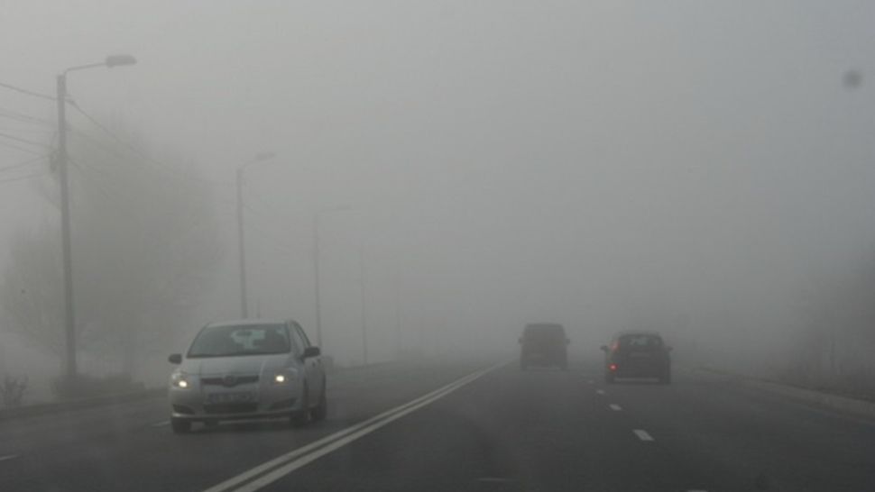  Cod GALBEN de ceață - Fenomenul determină reducerea vizibilității local sub 200 de metri