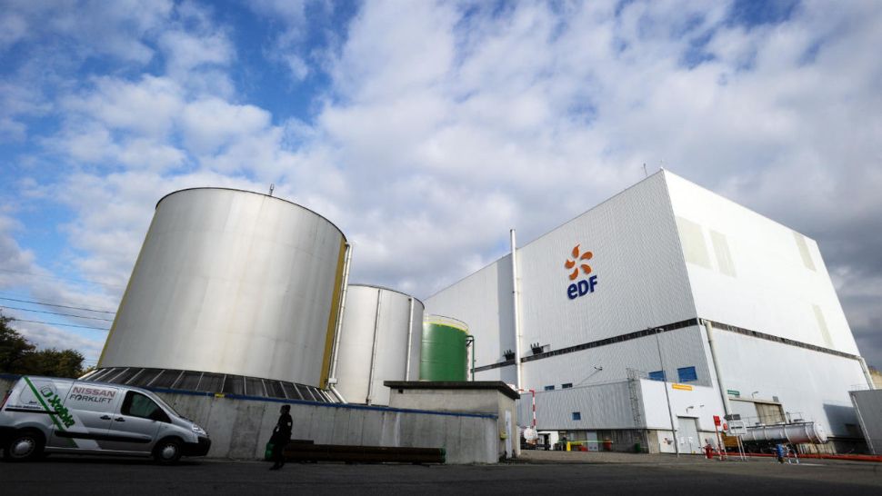 Franța va închide 14 reactoare nucleare până în 2035