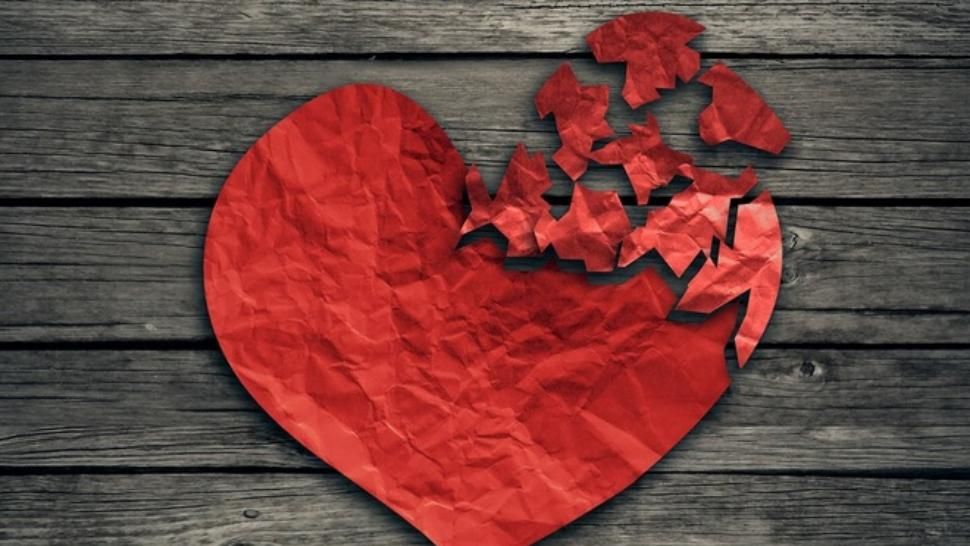 5 zodii care spun "te iubesc" deși nu simt. Horoscopul inimilor frânte