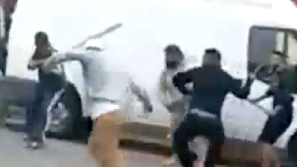 O bătaie în sat s-a lăsat cu patru rețineri