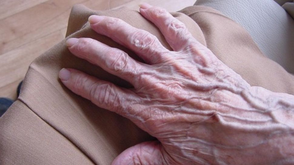 O nouă metodă de înșelăciune face victime. Cum a rămas o femeie fără 12.000 de lei