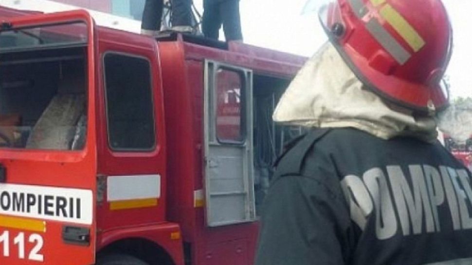 Incendiu într-un bloc din Slatina. Zeci de persoane au fost evacuate