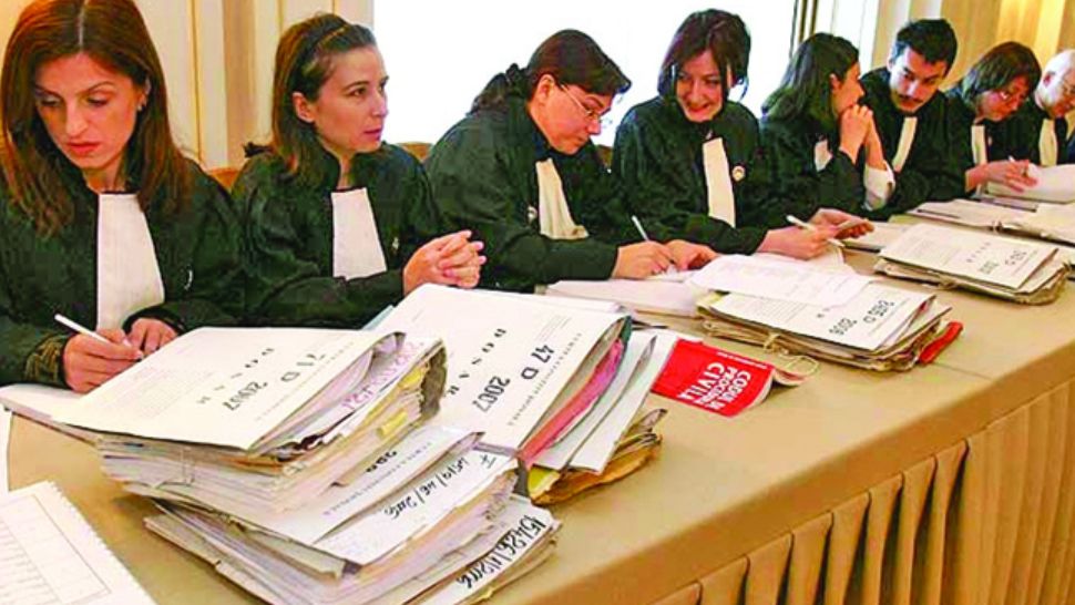 Val de pensionări în rândul magistraților. Președintele a semnat decretele