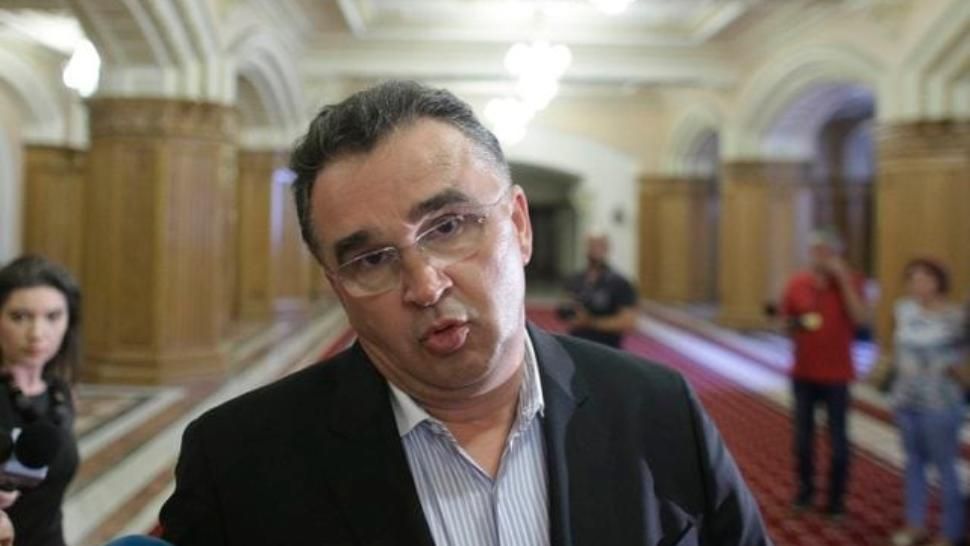 Baronul Oprișan de Vrancea se preface că e supărat de sărăcia românilor. Milionarul care a făcut avere de la stat le plânge de milă