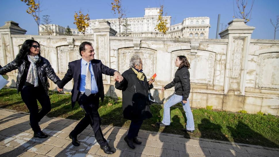 Guvernul Orban s-a investit în funcție folosindu-se de propaganda anti PSD