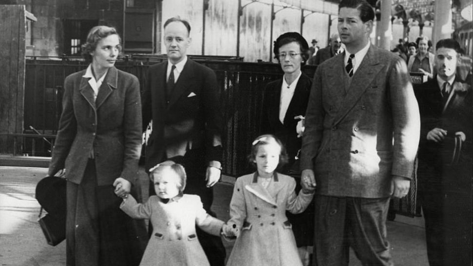 72 de ani de când Regele Mihai I și Regina Mamă Elena își începeau exilul.