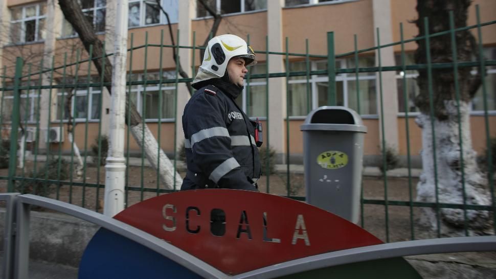 Epidemia de gripă afectează apeste 1.000 de elevi