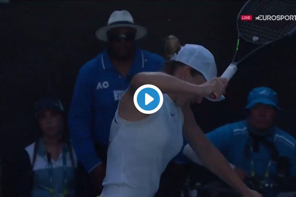 VIDEO - Simona Halep si-a rupt racheta in timpul meciului cu Muguruza