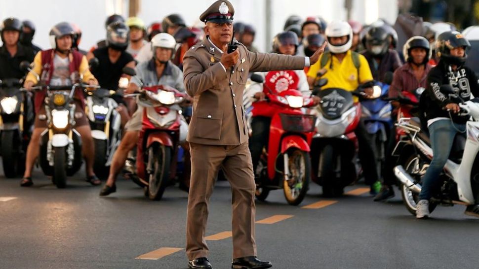 Regele Thailandei a cedat: Coloanele oficiale nu vor mai bloca circulația