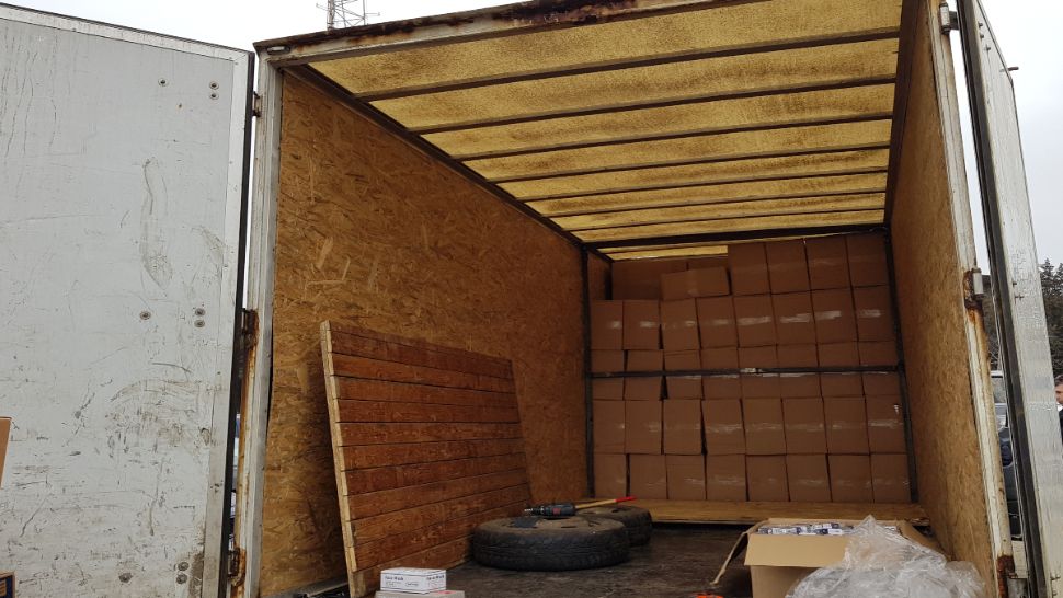 FOTO VIDEO| Captură impresionantă de țigări de contrabandă, la Constanța