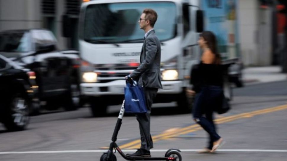 Modificare majoră la Codul rutier. Ce se întâmplă cu cei care merg pe bicicletă, mopede sau trotinete electrice