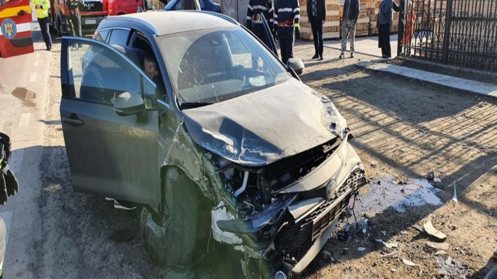 Accident grav, în jud. Vaslui: o victimă, patru mașini făcute praf