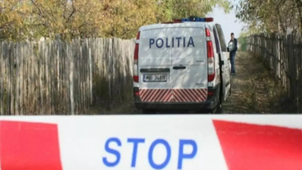 Femeie găsită moartă într-un coteț, după ce a fost crunt bătută